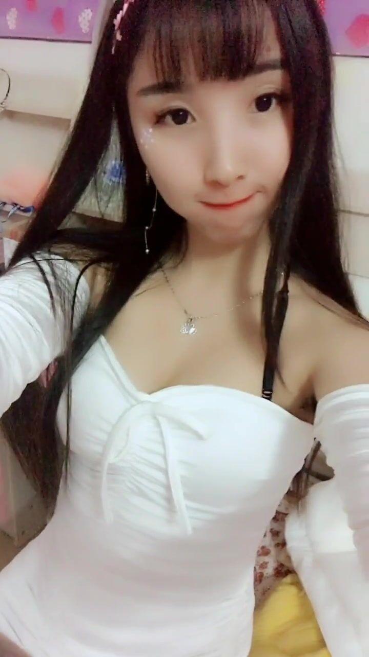 市区里的四川小姑娘